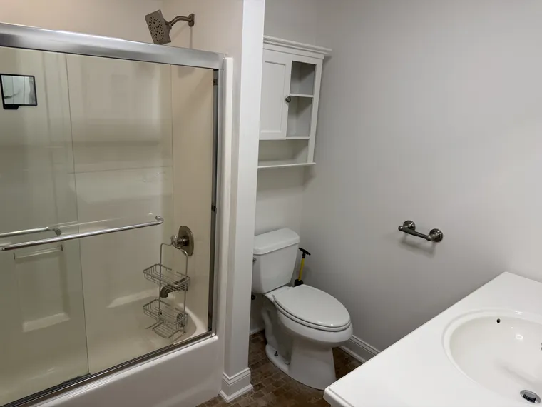 A spotless bathroom cleaned by Fab's Cleaning